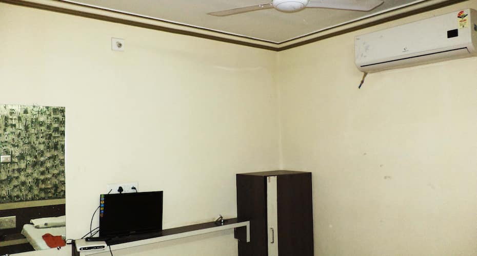 Hotel Satluj Guest House, Ahmedabad 2